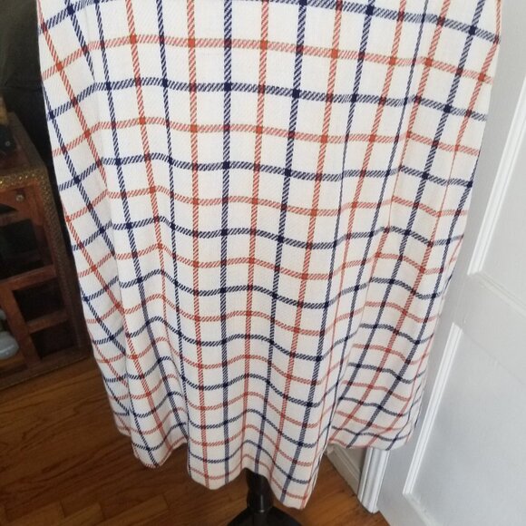 Country Place Vintage Plaid Lined Cape - Picture 9 of 13